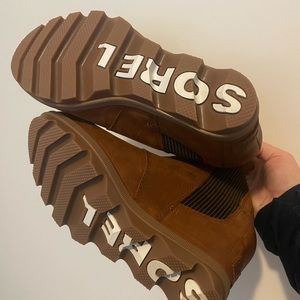 NWOT Sorel Chelsea size 6.5 bootie in Iced Tea color